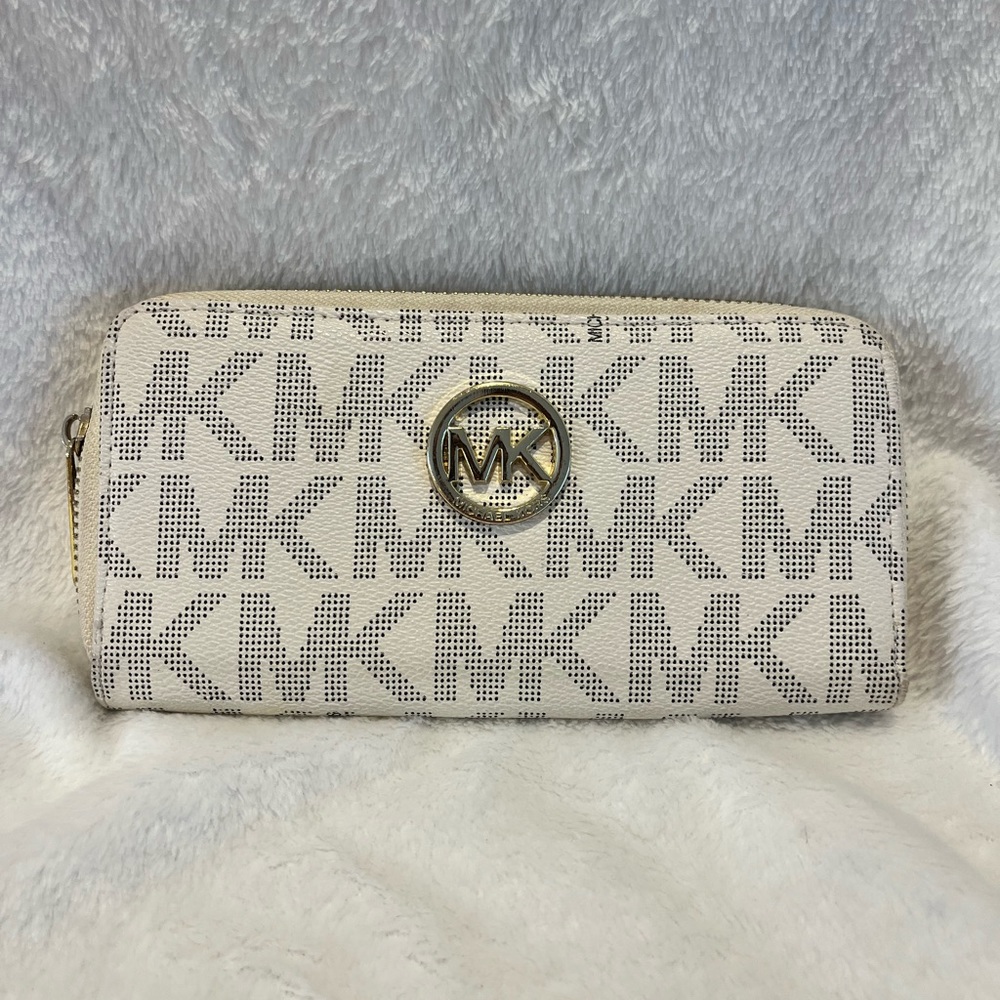Michael Kors Wallet - white - monogram-good condition